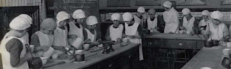 Cookery class at Wheatley Hill Council Girls School, 1927 (D/Ph 85/1(10))